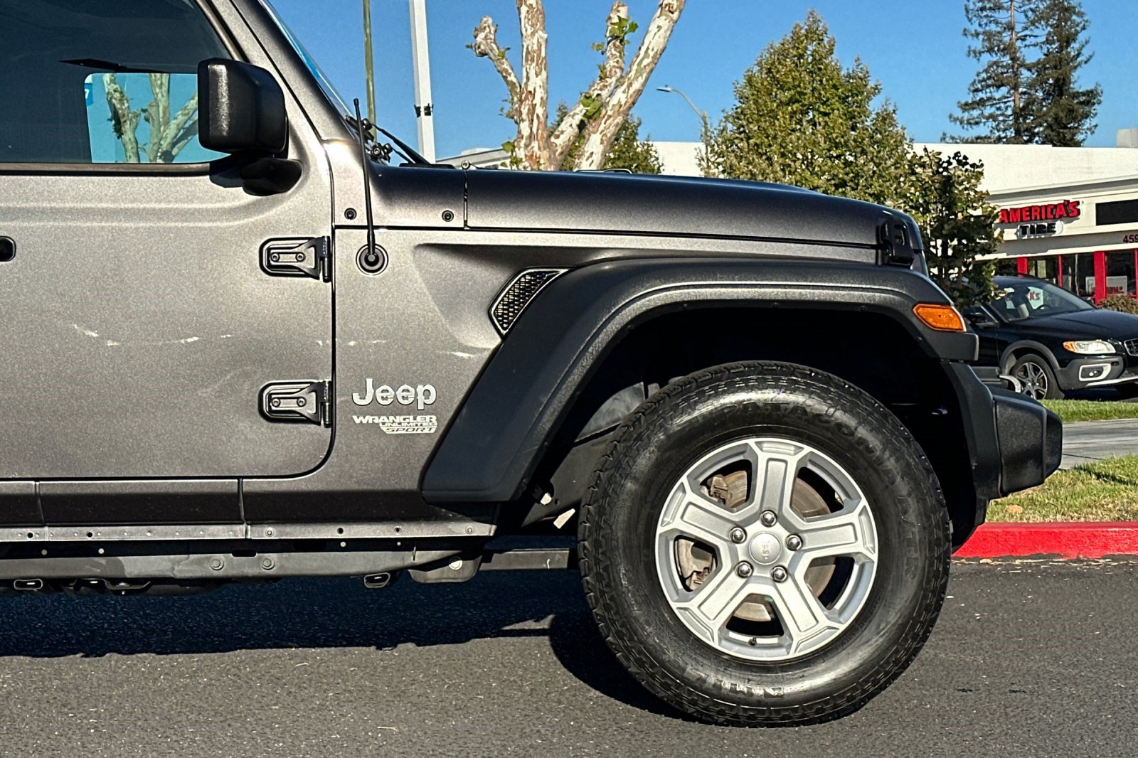 Used 2018 Jeep Wrangler Unlimited Sport S AWD/4WD image 35