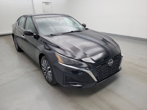 Used 2023 Nissan Altima 2.5 SV AWD/4WD image 13