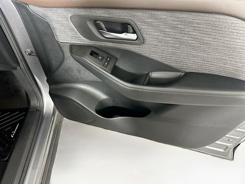 Used 2023 Nissan Rogue SV image 31