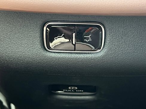 Used 2026 Lincoln Navigator Reserve image 19