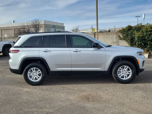 New 2025 Jeep Grand Cherokee Laredo w/ Trailer Tow Package image 7