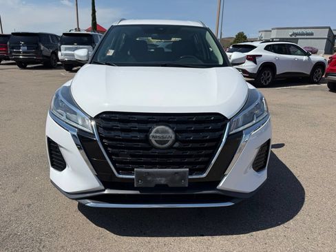Used 2021 Nissan Kicks SV FWD image 2