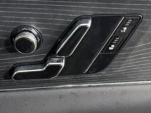 Used 2024 Cadillac Lyriq Luxury AWD/4WD image 33