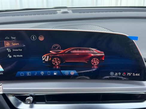 Used 2025 Cadillac Lyriq Luxury image 26