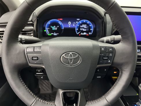 Used 2025 Toyota Camry XLE image 14