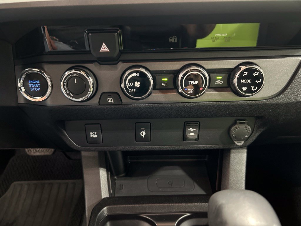 Used 2016 Toyota Tacoma TRD Sport w/ Towing Package AWD/4WD image 19