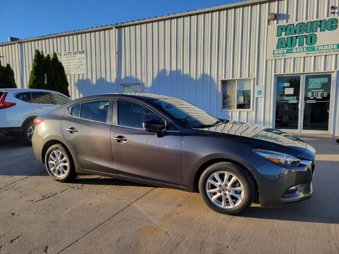 Used 2018 MAZDA MAZDA3 Sport w/ Preferred Equipment Package image 9