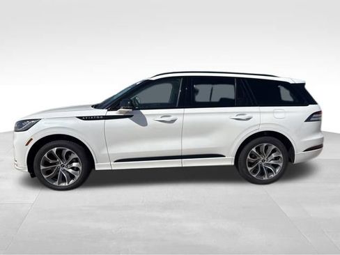 New 2026 Lincoln Aviator AWD image 3