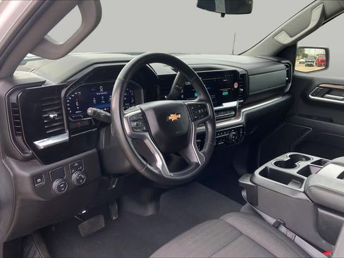 Used 2025 Chevrolet Silverado 1500 LT RWD image 17
