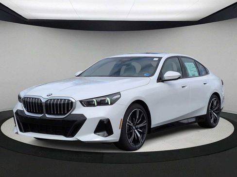 New 2026 BMW 530i xDrive w/ M Sport Package AWD/4WD image 4