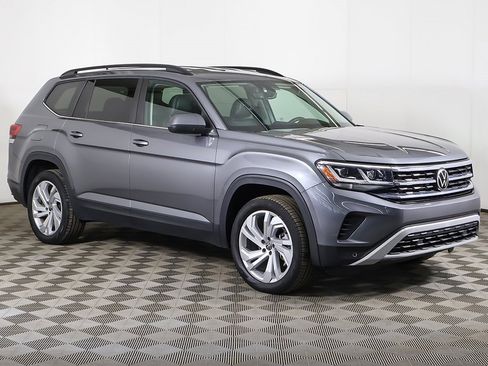 Used 2021 Volkswagen Atlas SE image 2