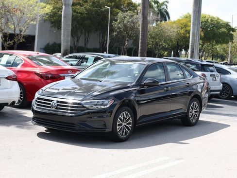 Used 2019 Volkswagen Jetta SE image 1
