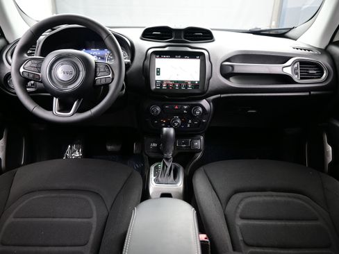 Used 2022 Jeep Renegade Latitude AWD/4WD image 18