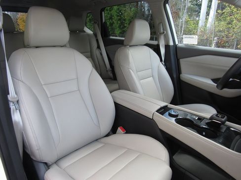 Used 2023 Nissan Rogue SL image 19