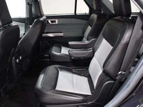 Used 2022 Ford Explorer XLT w/ Equipment Group 202A image 20