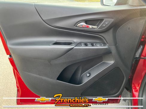 Used 2023 Chevrolet Equinox LT AWD/4WD image 11