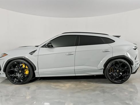 Used 2022 Lamborghini Urus AWD/4WD image 7