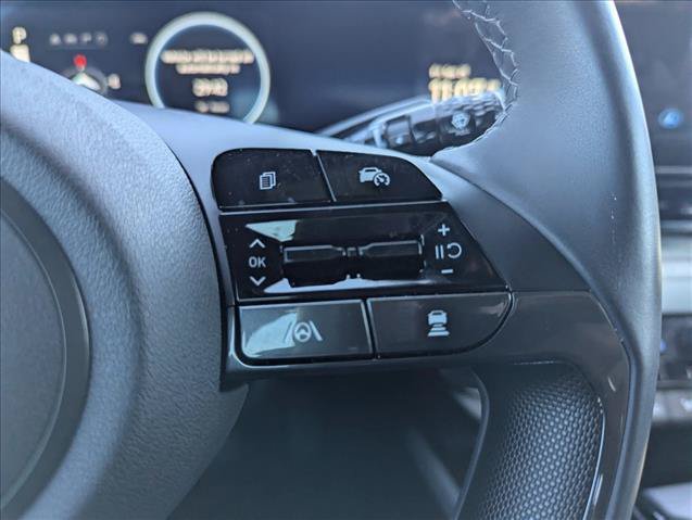 Certified 2025 Hyundai Elantra Limited FWD image 14