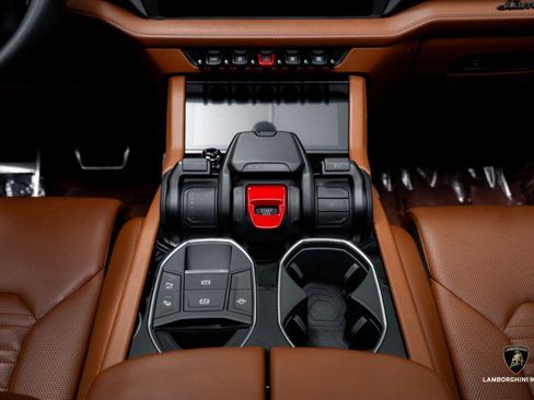 Used 2025 Lamborghini Urus SE image 35