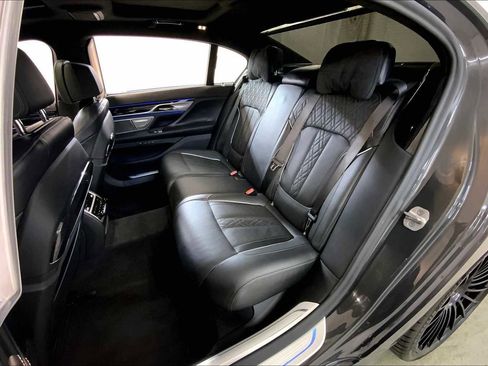 Used 2022 BMW ALPINA B7 xDrive w/ Luxury Rear Seating Package image 20