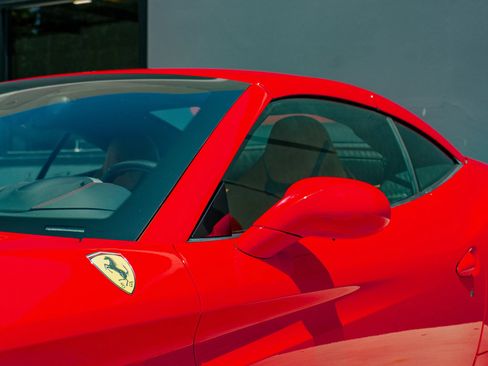 Used 2016 Ferrari California T RWD image 23