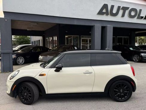 Used 2017 MINI Cooper 2-Door Hardtop image 2
