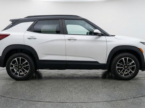 Used 2025 Chevrolet TrailBlazer LT FWD image 11