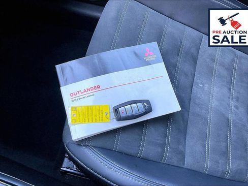 Used 2025 Mitsubishi Outlander SE AWD/4WD image 11