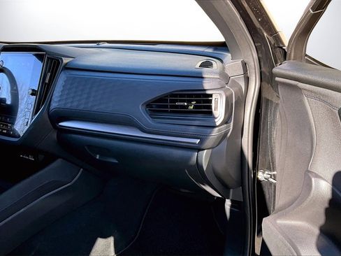 Used 2025 Subaru Forester Premium image 19