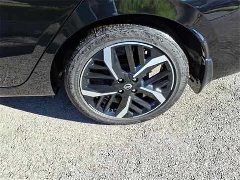 New 2025 Nissan Versa SR w/ Trunk Package image 4