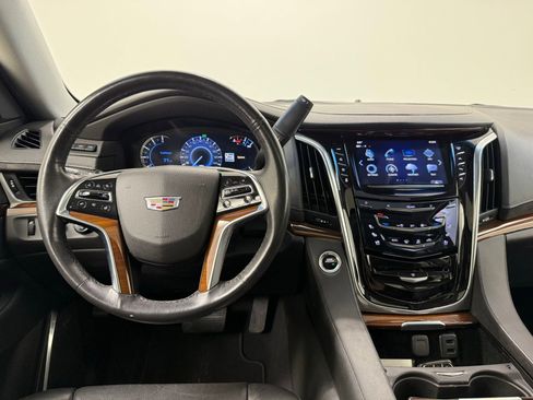 Used 2019 Cadillac Escalade ESV Luxury AWD/4WD image 26