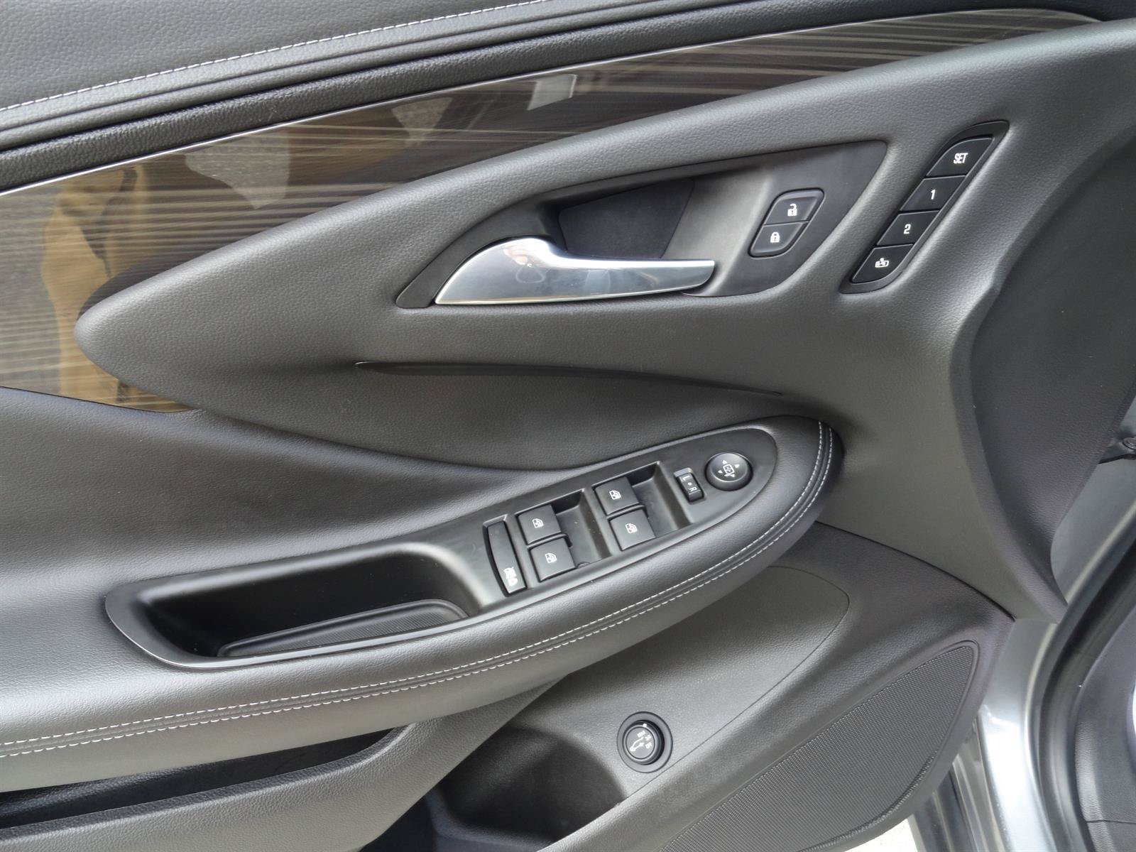 Used 2019 Buick Envision Essence AWD/4WD image 10