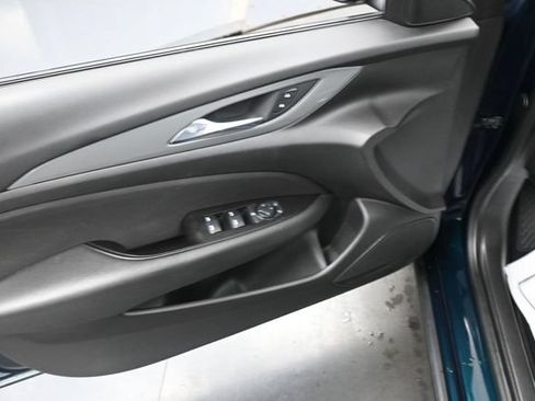 Used 2018 Buick Regal Preferred FWD image 10