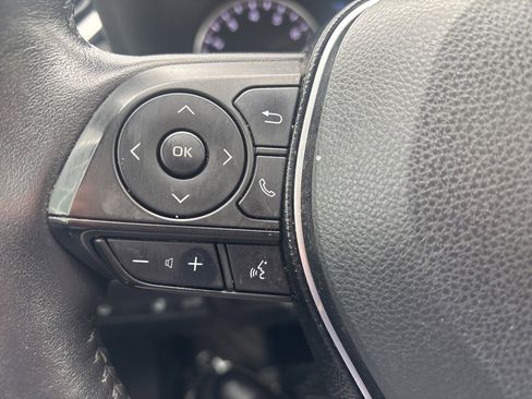 Used 2020 Toyota RAV4 XLE image 19