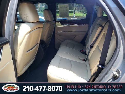 Used 2017 Cadillac XT5 Luxury w/ Driver Awareness Package FWD image 16