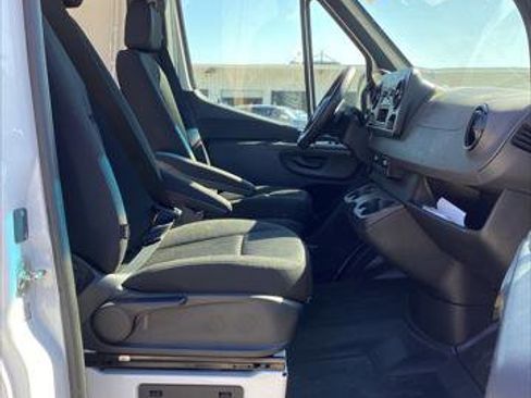 Used 2022 Mercedes-Benz Sprinter 2500 image 22