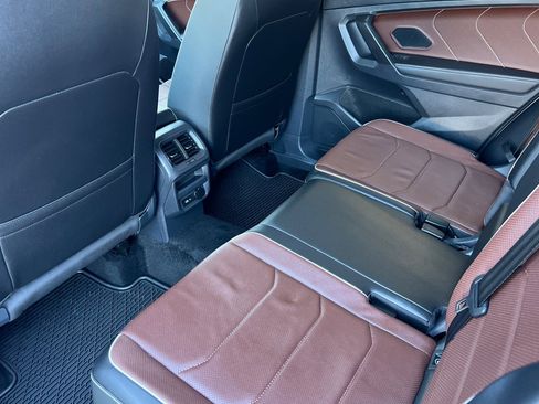 Used 2023 Volkswagen Tiguan SEL R-Line image 12