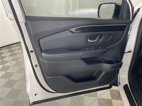 Certified 2024 Honda Pilot Elite image 12