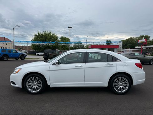 Used 2012 Chrysler 200 Limited FWD image 2