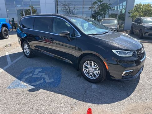 New 2026 Chrysler Pacifica Select image 42