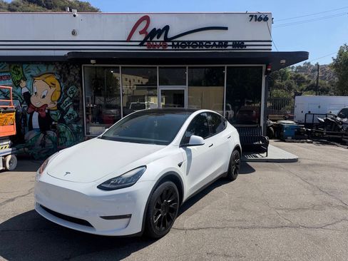 Used 2022 Tesla Model Y Long Range AWD/4WD image 1