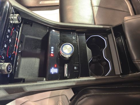 Used 2021 Jeep Grand Cherokee L Overland w/ Luxury Tech Group IV AWD/4WD image 18