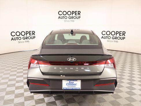 Used 2025 Hyundai Elantra Sport FWD image 20
