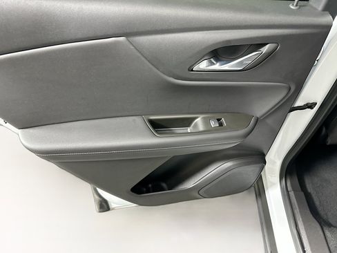 Used 2025 Chevrolet Blazer LT FWD image 25