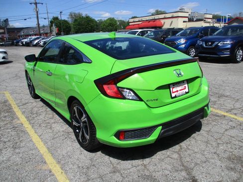 Used 2017 Honda Civic Touring image 2