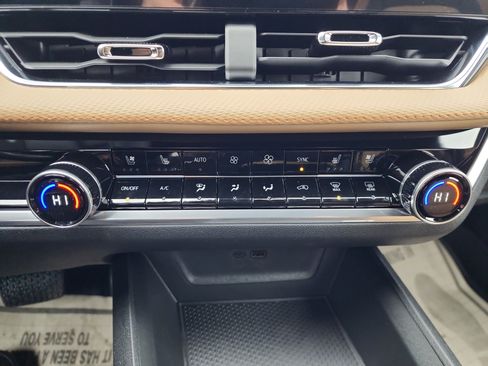 New 2026 Chevrolet Equinox ACTIV w/ Convenience Package III image 17