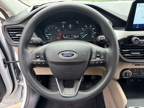 Used 2022 Ford Escape SE image 17