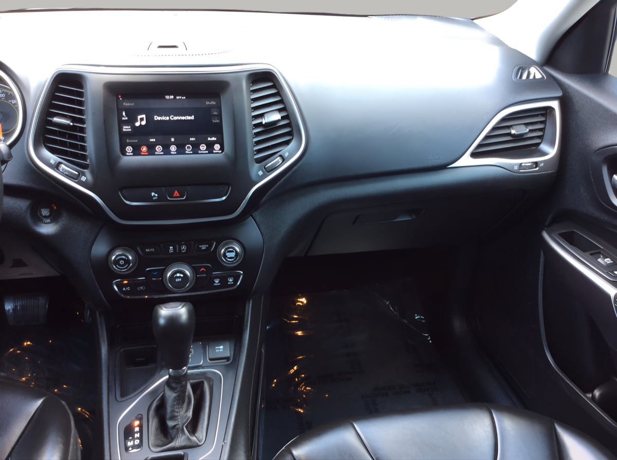 Used 2020 Jeep Cherokee Latitude Plus FWD image 20
