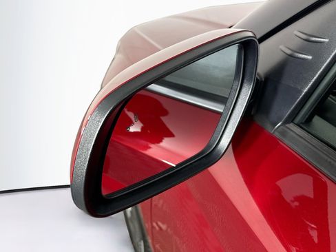 Used 2025 Hyundai Venue SEL FWD image 16