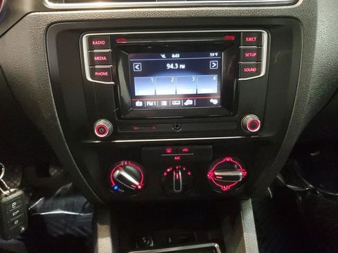 Used 2017 Volkswagen Jetta S image 19